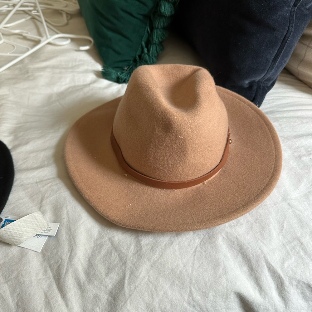 Melrose and market hat